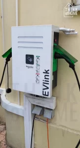 Kilkuletnia stacja ładowania EVlink Parking 2x 22kW